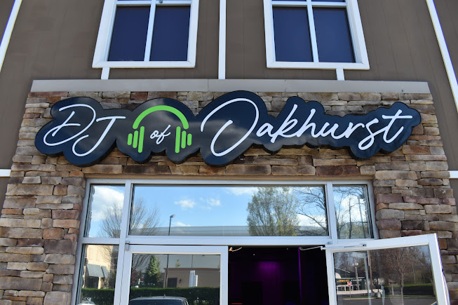 DJ's of Oakhurst exterior