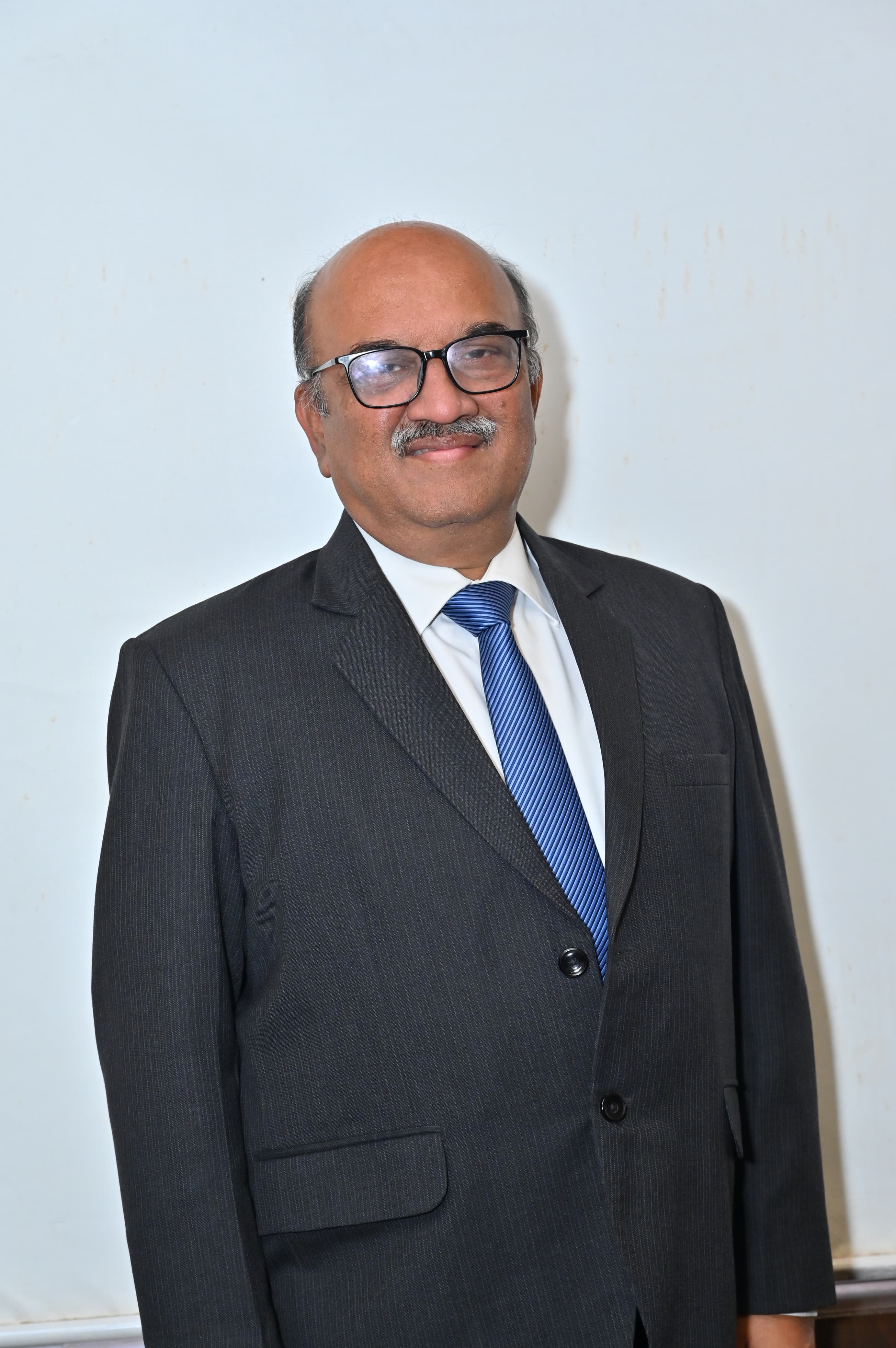 CA Manoj Fadnis